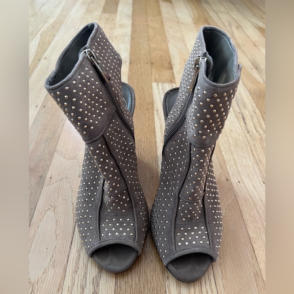 Jessica Simpson Tan with gold studs Ankle Boots Open Toe Size 6.5